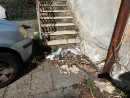 Giarre, Barbagallo: “Cortile del Municipio ridotto a parcheggio privato”
