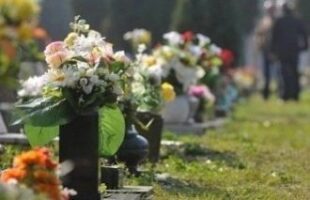 Messaggio intimidatorio al cimitero di Aci Catena: imprenditore sotto ricatto